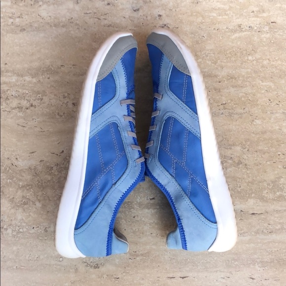 CLARKS Blue & Gray Elastic Laces Lightweight Airy Comfy Walking Shoes Sz 9 EUC - Picture 5 of 11